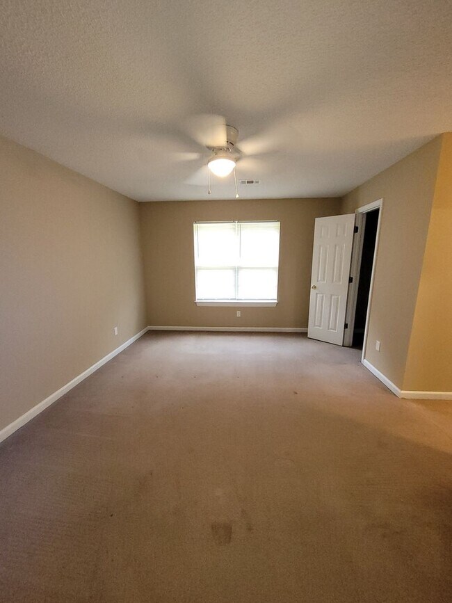 Building Photo - 121-123 Mario Circle