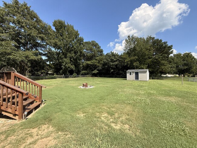 Building Photo - 2029 Bugle Dr