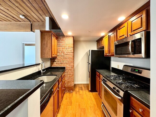 Building Photo - 4 Bishop St