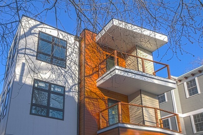 Building Photo - 8 Harris St