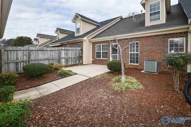 Building Photo - 736 Hobbs Rd SE