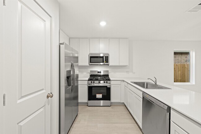 Building Photo - 27651 Spearmint Ridge Dr