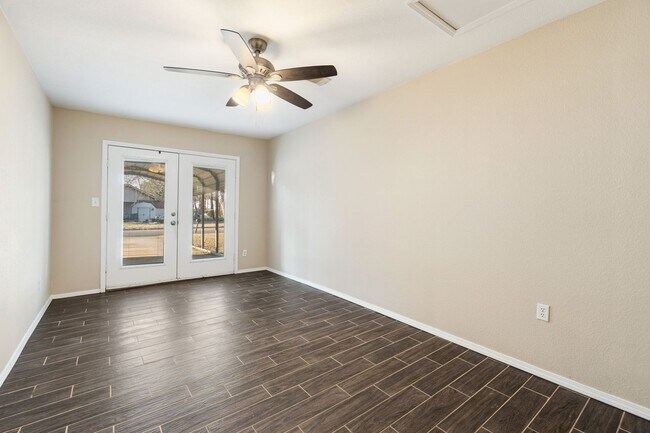 Building Photo - 909 Essex St