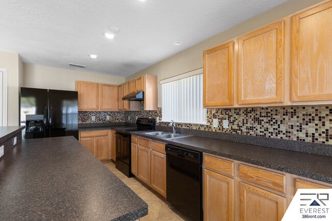 Building Photo - 9 Waywood Pl