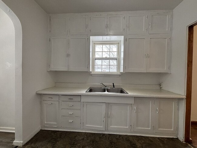 Building Photo - 2 Bedroom House for Rent