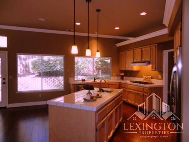 Building Photo - Spacious, single-story, 3bd-2ba Home located in Folsom's desirable Natoma Station community!