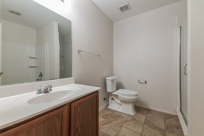 Building Photo - $1,850 4 Bed/2 Bath/2 Garage Ready for Move-in Home in Woodland Creek