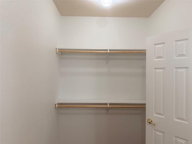 Building Photo - 9501 Aire Libre Dr