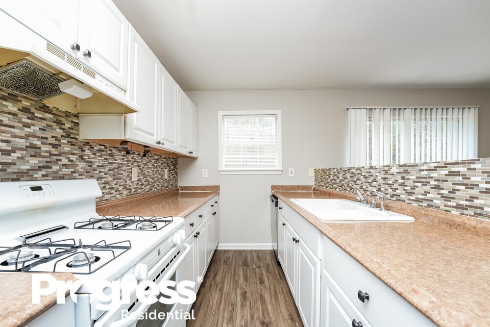 Building Photo - 2855 Robinson Wood Dr