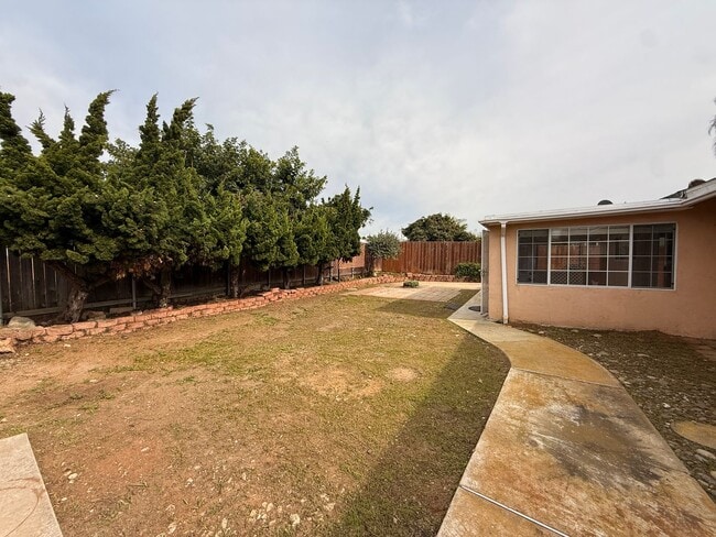 Building Photo - Spacious 3BR/2BA Home with A/C, Heat, Garage & Backyard in Imperial Beach!