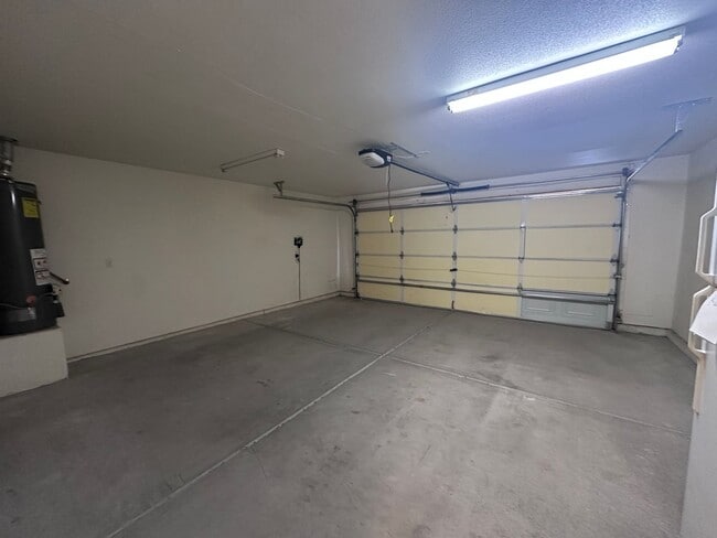 Building Photo - 2 BR 2Ba Home with YARD, Garage, close to Hwy 95 Fort Mohave