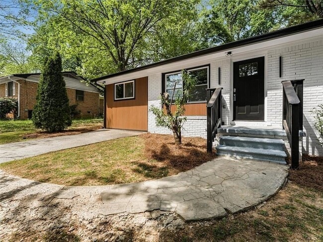 Building Photo - 454 Oak Dr SE