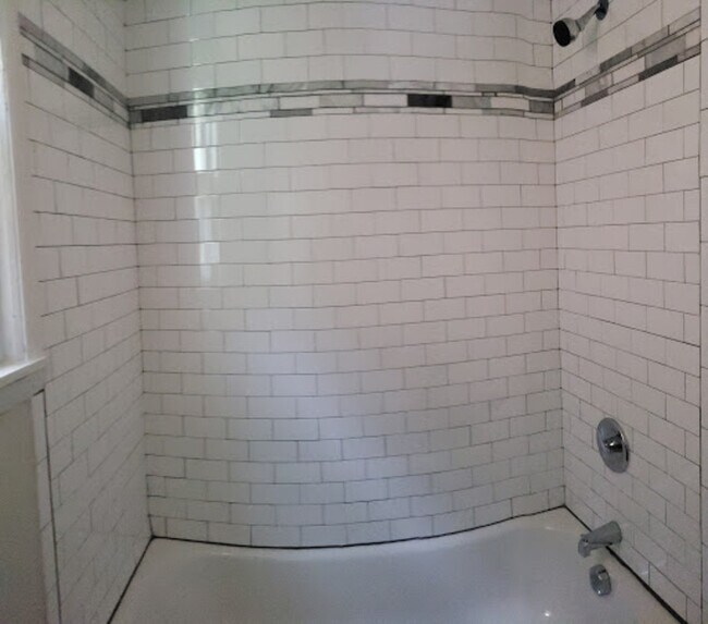 Building Photo - 272 Parkdale Ave