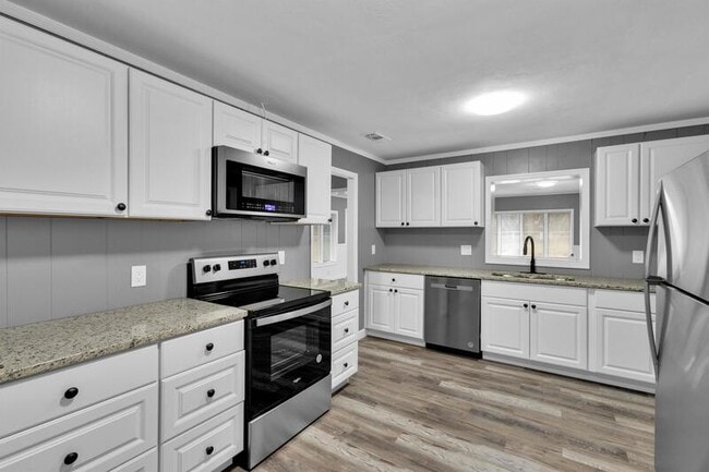 Building Photo - 815 Sherwood Dr