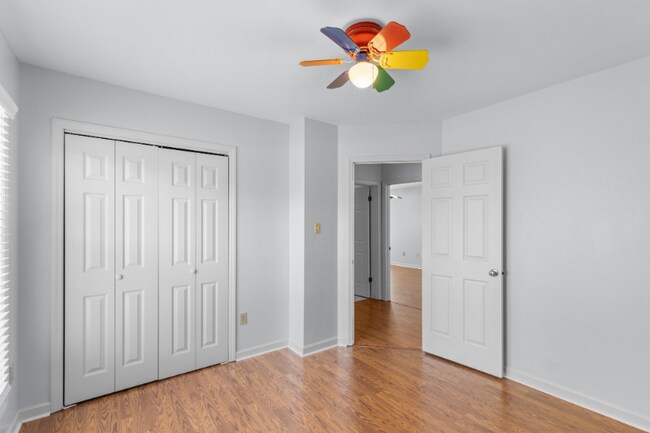 Building Photo - 736 Comet Dr