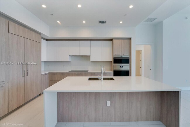 Building Photo - 153 N Seabreeze Blvd