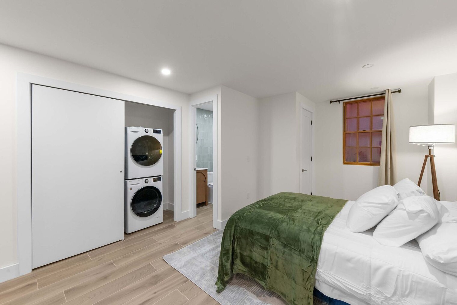 Building Photo - 10 Hausman St