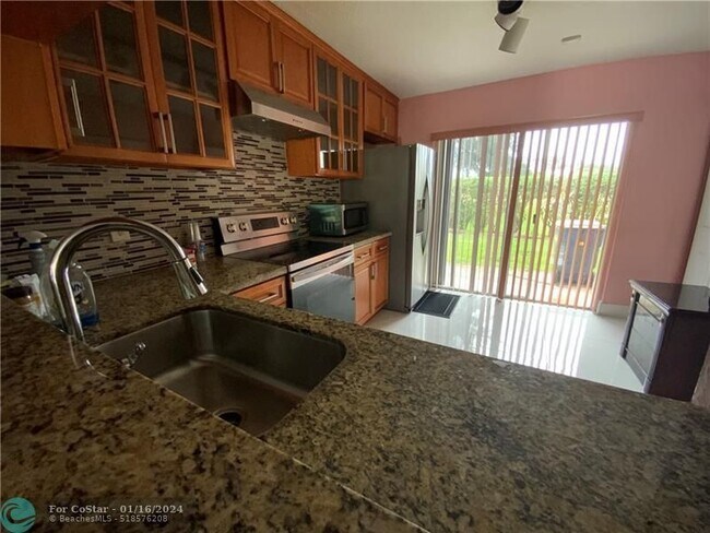 Building Photo - 6742 Sienna Club Dr