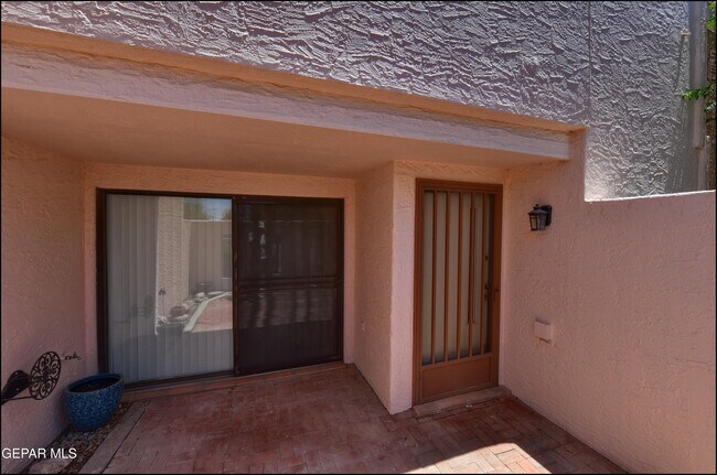 Building Photo - 710 N Resler Dr