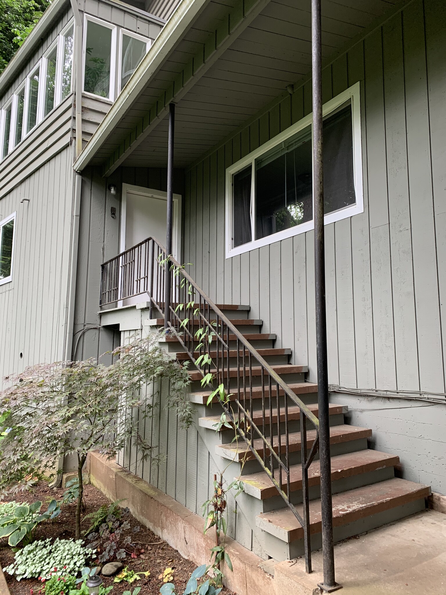 Building Photo - 2401 Birch Ln
