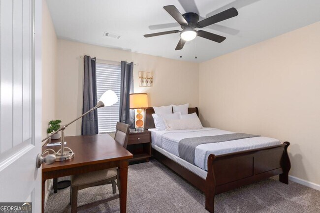 Building Photo - 2896 S Hills