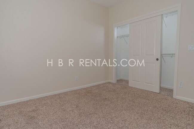 Building Photo - 521 S Altura Ct