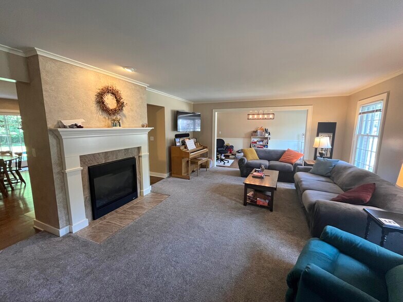 Building Photo - 1105 Flanders Pl