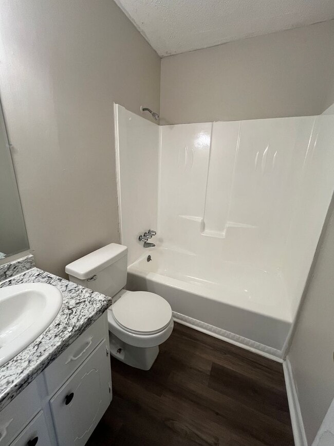 Building Photo - 906 E Brookwood Dr