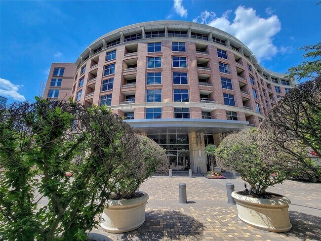 Building Photo - 1901 Post Oak Blvd