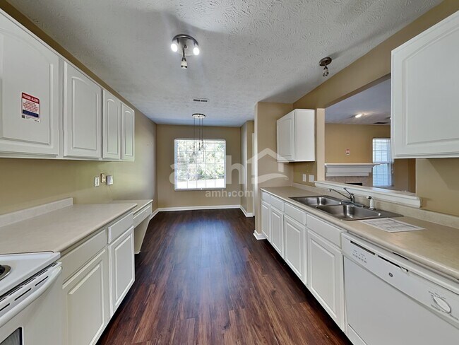 Building Photo - 12700 Hearthstone Dr
