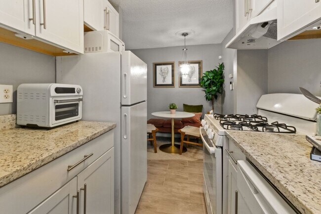 Building Photo - Plug and Play Luxury Condo Next to the Metro: Parking & Utilities Included