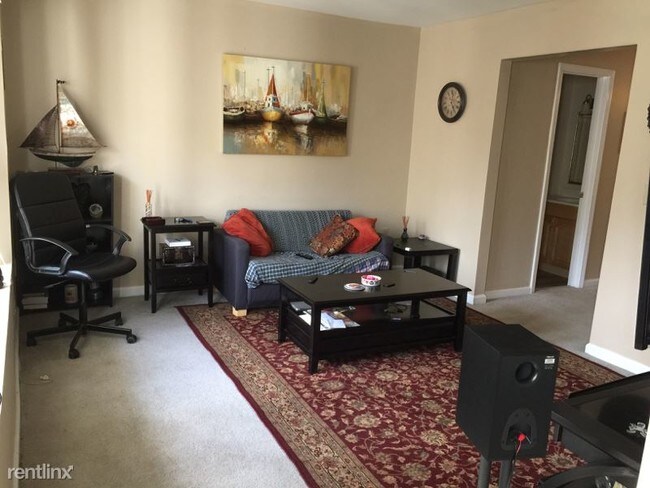 Building Photo - 2 br, 1.5 bath Condo - 162 Oxbo Rd