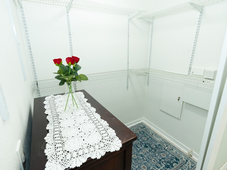 Building Photo - 88 King St