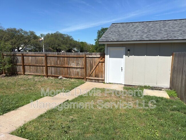 Building Photo - 1614 W Braker Ln