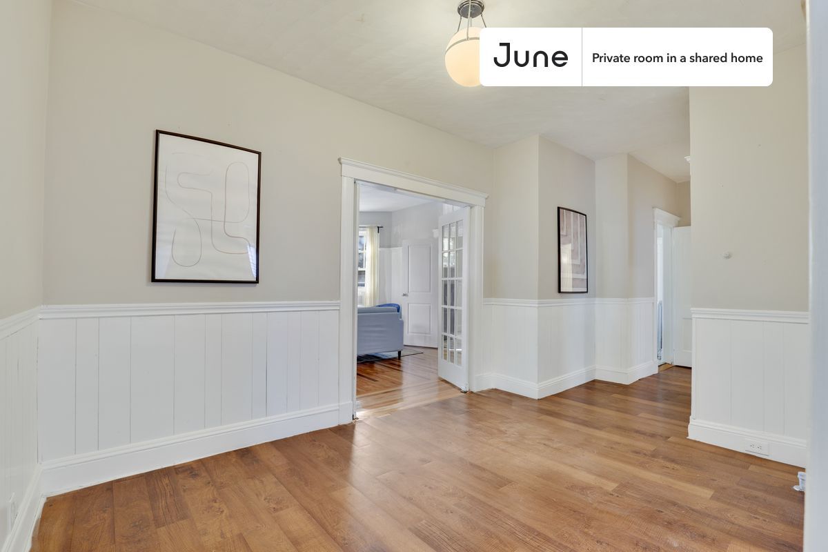 Building Photo - Room in Shared 4 bed/1 bath home