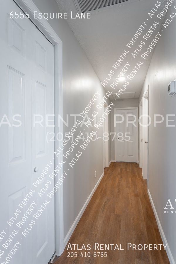 Building Photo - 6555 Esquire Ln