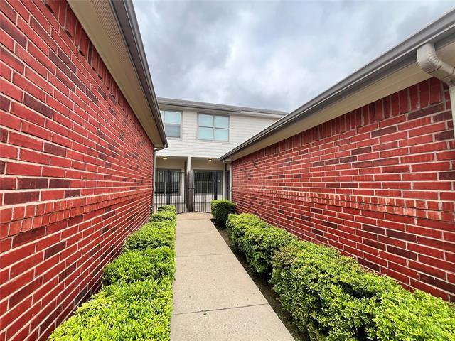 Building Photo - 3259 Wexford Dr