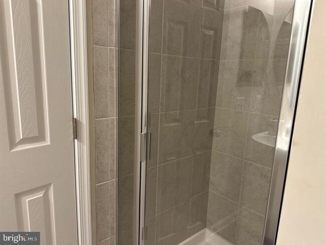 Building Photo - 7118 Rowlock Aly