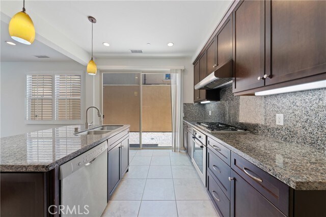 Building Photo - 75 Emerald Clover
