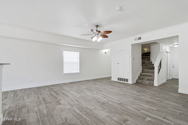 Building Photo - 7235 Royal Arms Dr