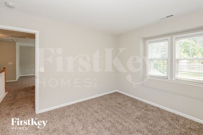 Building Photo - 10827 Glenluce Ave