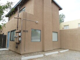 Building Photo - 1133 E Elm St