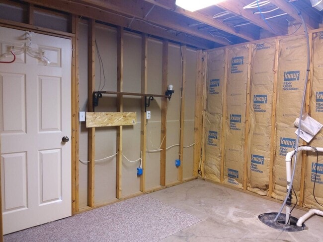 Building Photo - 3 Bedroom 2 Bathroom Home in Goshen!