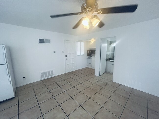 Building Photo - 1008 Clayton Nolen Dr