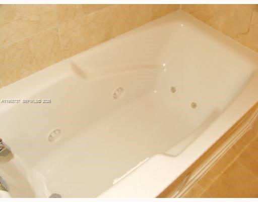 Building Photo - 1800 N Bayshore Dr