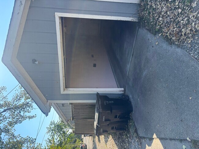 Building Photo - 8028 S Kingston Ave