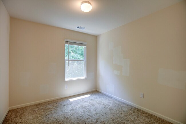 Building Photo - 44 Chastain Cir