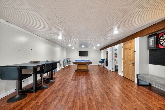 Building Photo - 5BR Retreat w/ Private Indoor Pool In Greensburg