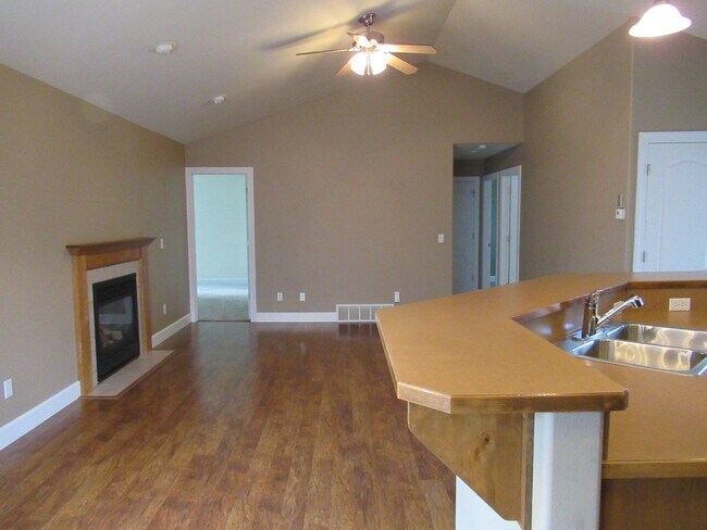 Building Photo - Charming 3 bedroom, 2 bath in Columbia Falls