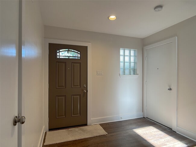 Building Photo - 5899 Fairdale Ln